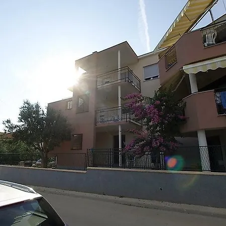 Lovre Apartment *